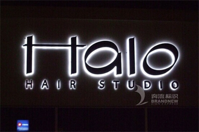 室外背發光字的安裝